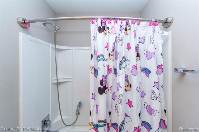 2924 Glenbar Circle, Rochester, MI 48307
