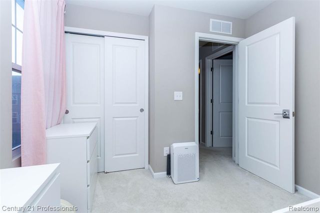 2924 Glenbar Circle, Rochester, MI 48307