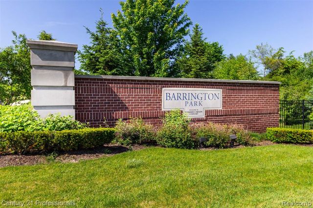 2924 Glenbar Circle, Rochester, MI 48307