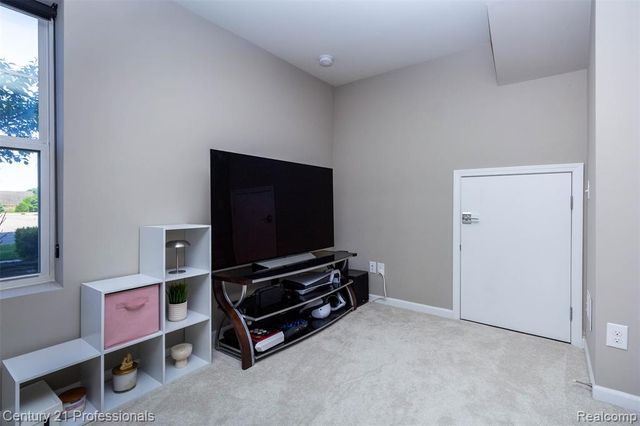 2924 Glenbar Circle, Rochester, MI 48307