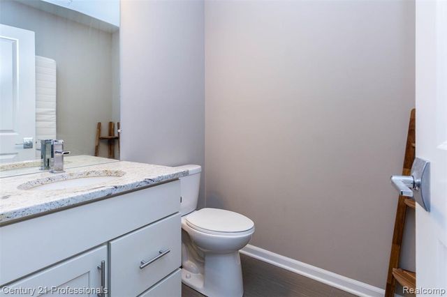 2924 Glenbar Circle, Rochester, MI 48307