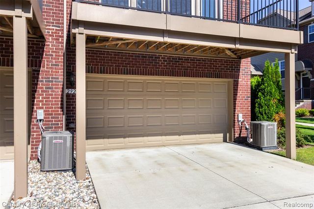 2924 Glenbar Circle, Rochester, MI 48307
