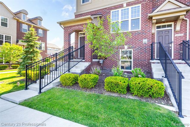 2924 Glenbar Circle, Rochester, MI 48307