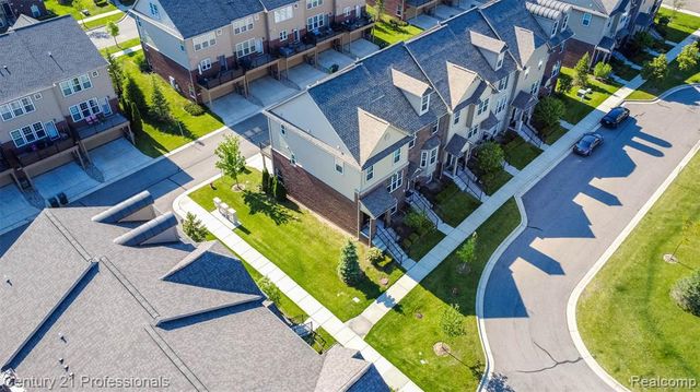 2924 Glenbar Circle, Rochester, MI 48307