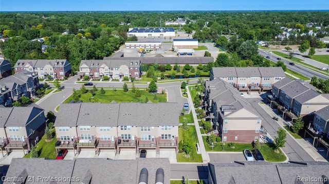 2924 Glenbar Circle, Rochester, MI 48307
