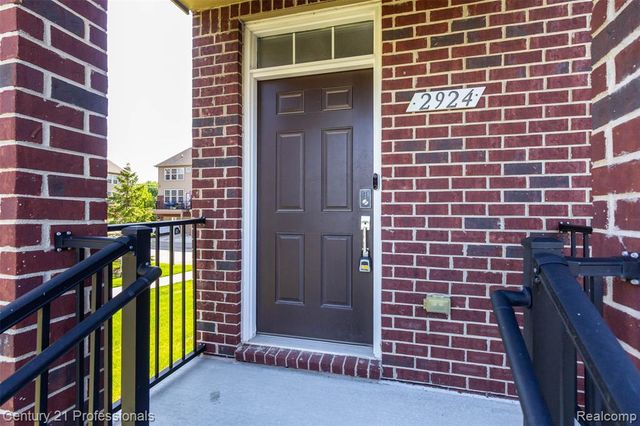 2924 Glenbar Circle, Rochester, MI 48307
