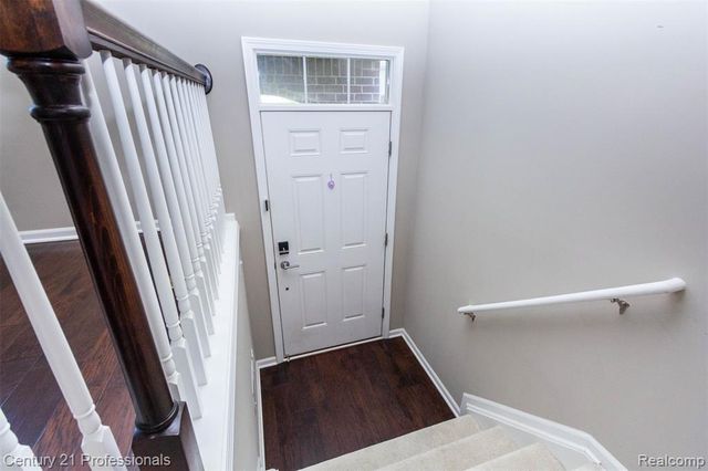 2924 Glenbar Circle, Rochester, MI 48307