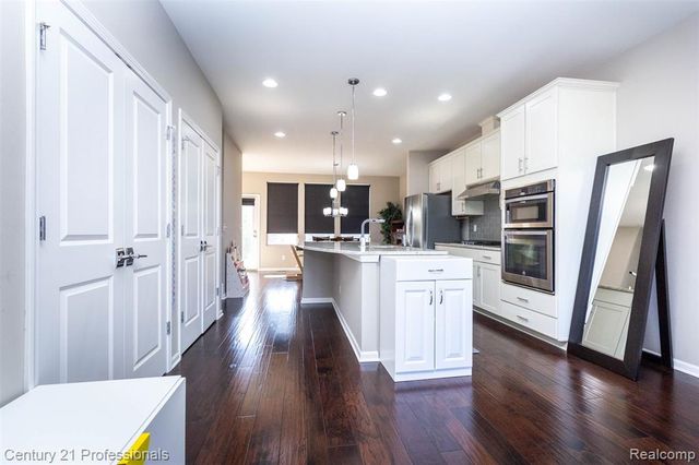 2924 Glenbar Circle, Rochester, MI 48307