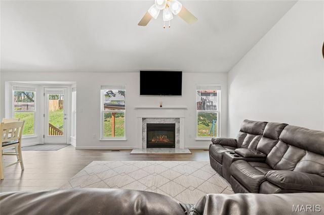 811 Crestwood Court, O'fallon, MO 63366