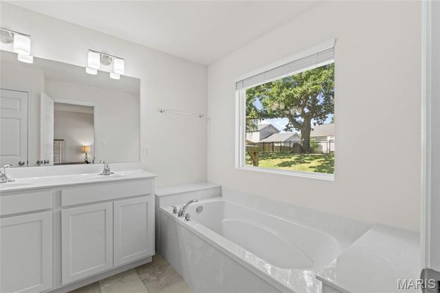 811 Crestwood Court, O'fallon, MO 63366
