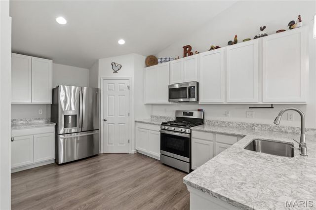 811 Crestwood Court, O'fallon, MO 63366