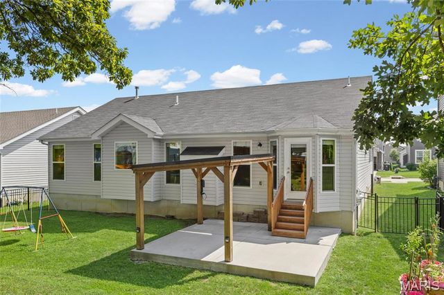 811 Crestwood Court, O'fallon, MO 63366