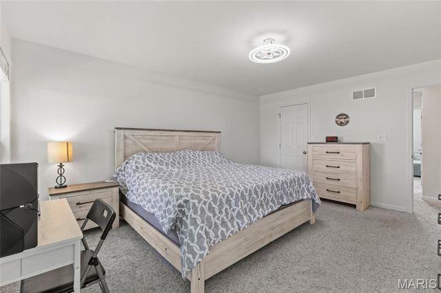 811 Crestwood Court, O'fallon, MO 63366