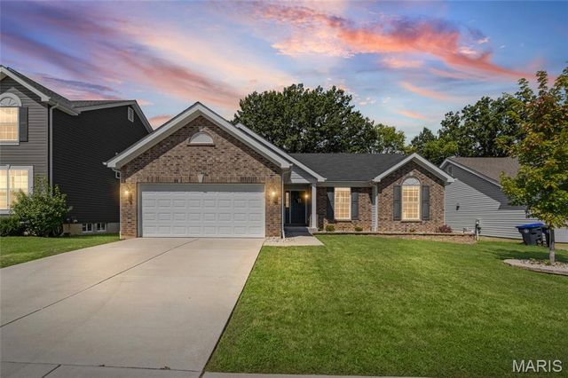811 Crestwood Court, O'fallon, MO 63366