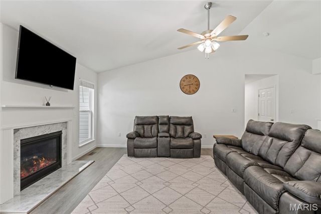811 Crestwood Court, O'fallon, MO 63366