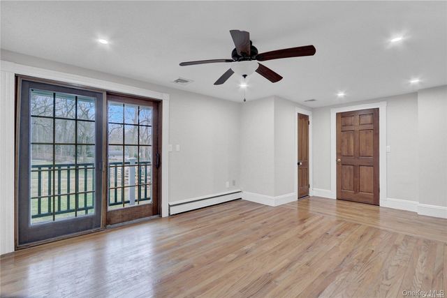 42 Blydenburgh Lane, Stony Brook, NY 11790