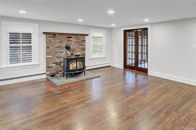 42 Blydenburgh Lane, Stony Brook, NY 11790