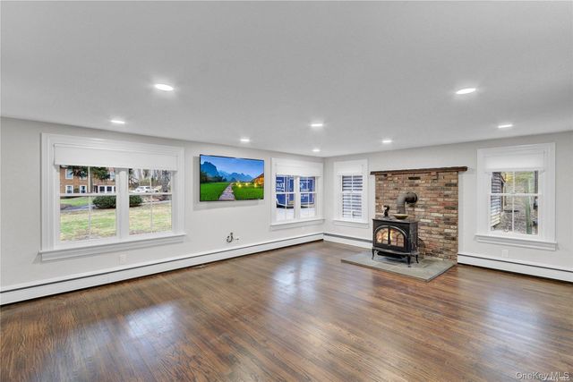 42 Blydenburgh Lane, Stony Brook, NY 11790