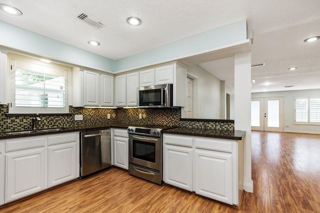 5511 Greentree Drive Drive, Sugar Land, TX 77479