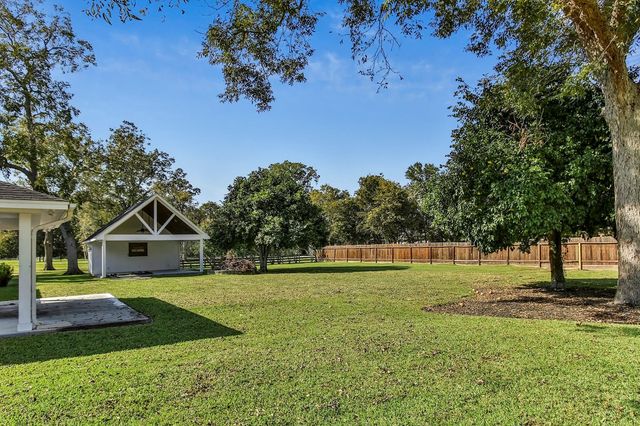 5511 Greentree Drive Drive, Sugar Land, TX 77479