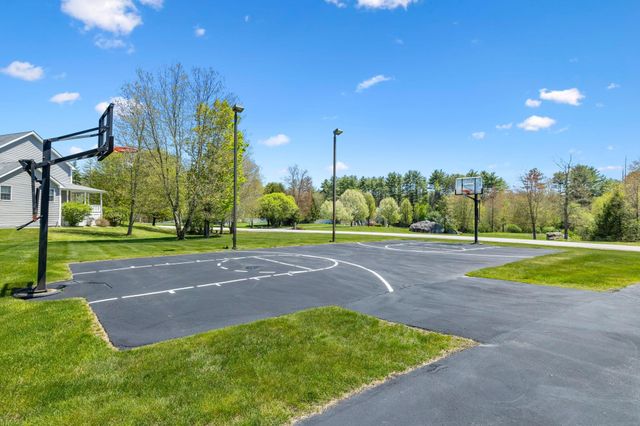 17 Mcqueston Drive, Auburn, NH 03032