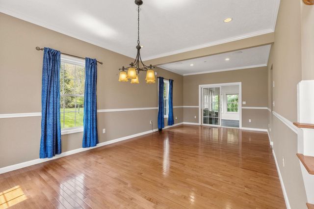 17 Mcqueston Drive, Auburn, NH 03032