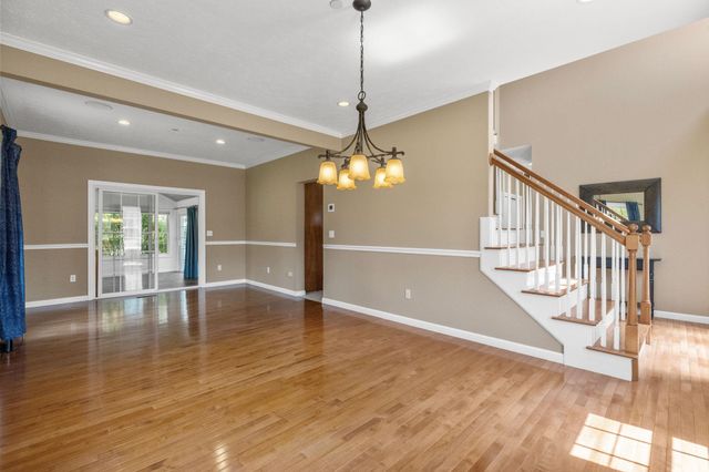 17 Mcqueston Drive, Auburn, NH 03032