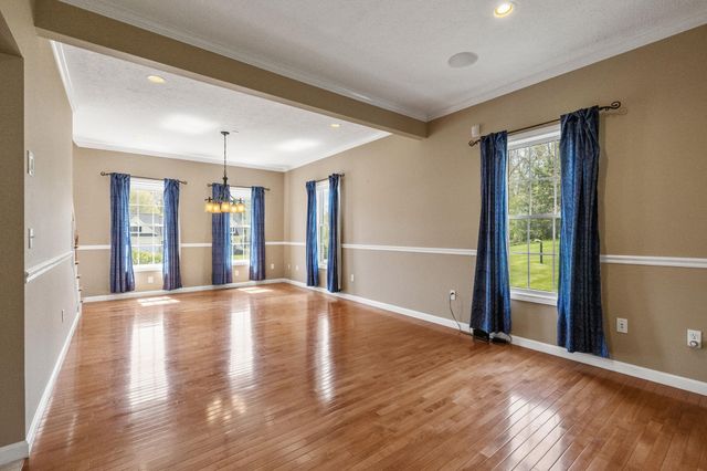 17 Mcqueston Drive, Auburn, NH 03032