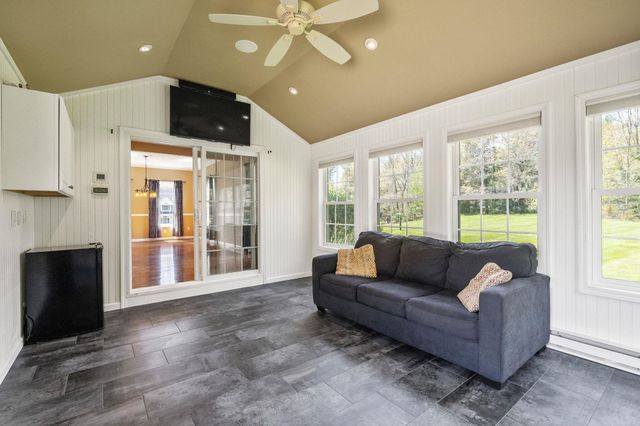 17 Mcqueston Drive, Auburn, NH 03032