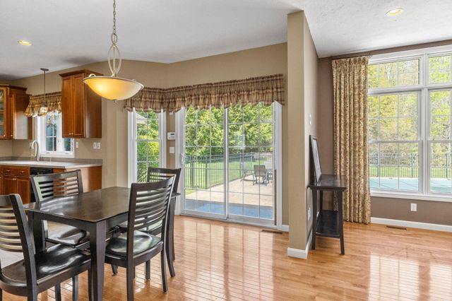 17 Mcqueston Drive, Auburn, NH 03032