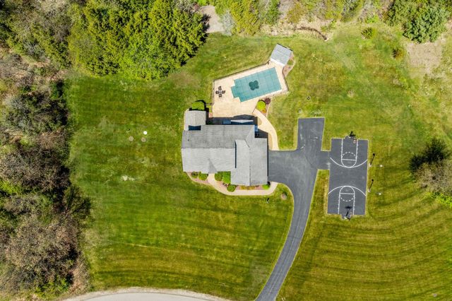 17 Mcqueston Drive, Auburn, NH 03032