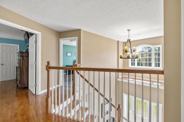 17 Mcqueston Drive, Auburn, NH 03032