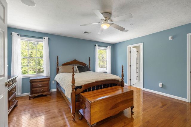 17 Mcqueston Drive, Auburn, NH 03032