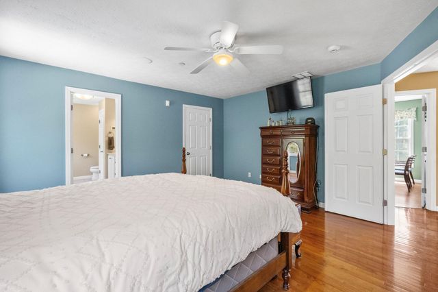 17 Mcqueston Drive, Auburn, NH 03032