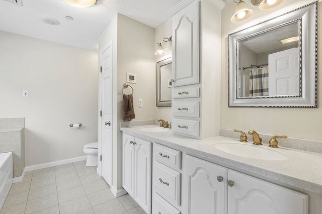 17 Mcqueston Drive, Auburn, NH 03032