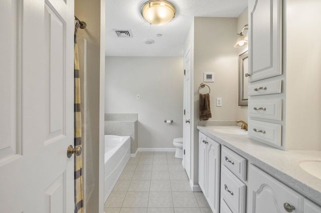 17 Mcqueston Drive, Auburn, NH 03032