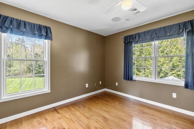 17 Mcqueston Drive, Auburn, NH 03032