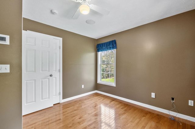 17 Mcqueston Drive, Auburn, NH 03032