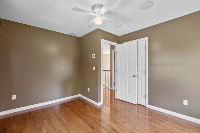 17 Mcqueston Drive, Auburn, NH 03032
