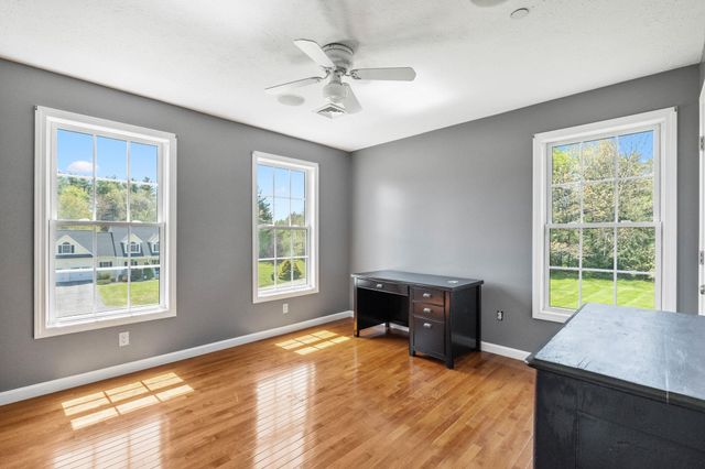 17 Mcqueston Drive, Auburn, NH 03032