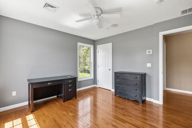 17 Mcqueston Drive, Auburn, NH 03032