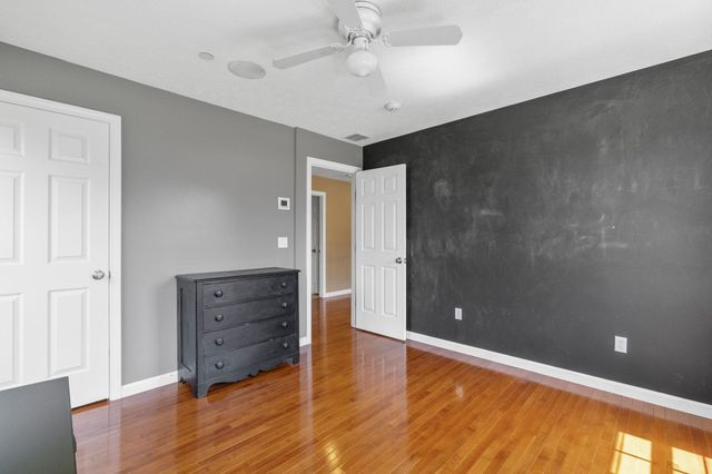 17 Mcqueston Drive, Auburn, NH 03032
