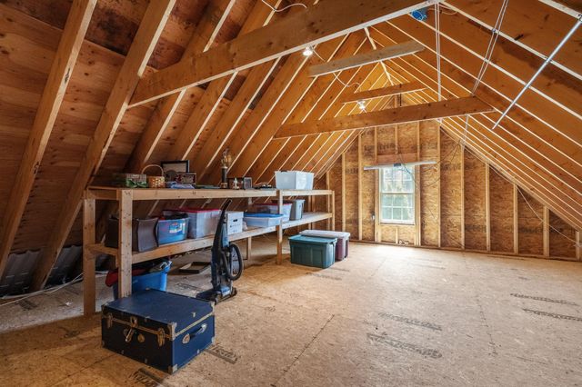 17 Mcqueston Drive, Auburn, NH 03032