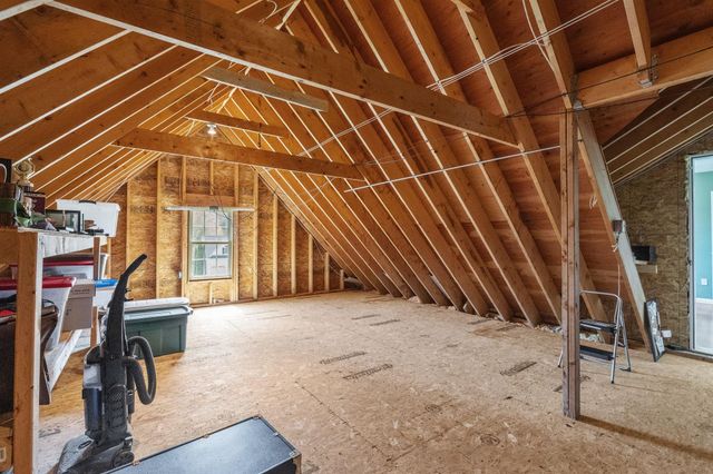 17 Mcqueston Drive, Auburn, NH 03032