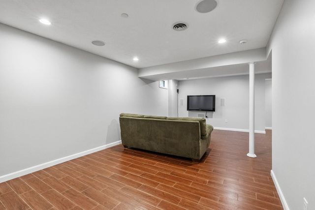 17 Mcqueston Drive, Auburn, NH 03032