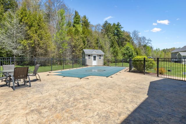 17 Mcqueston Drive, Auburn, NH 03032