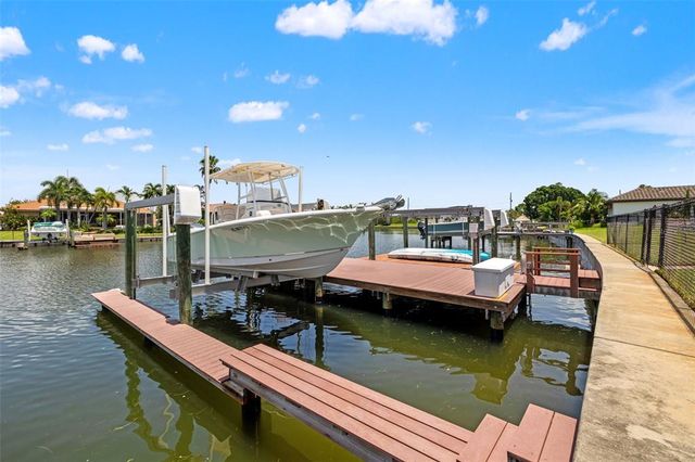 4673 ALISA CIRCLE NE, St Petersburg, FL 33703