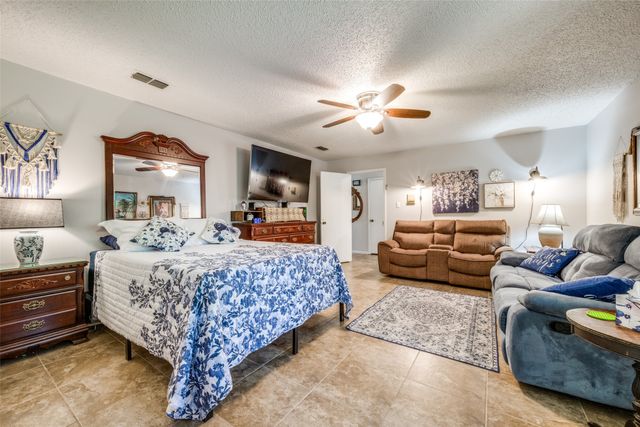 901 E Greenwood Avenue, Bowie, TX 76230