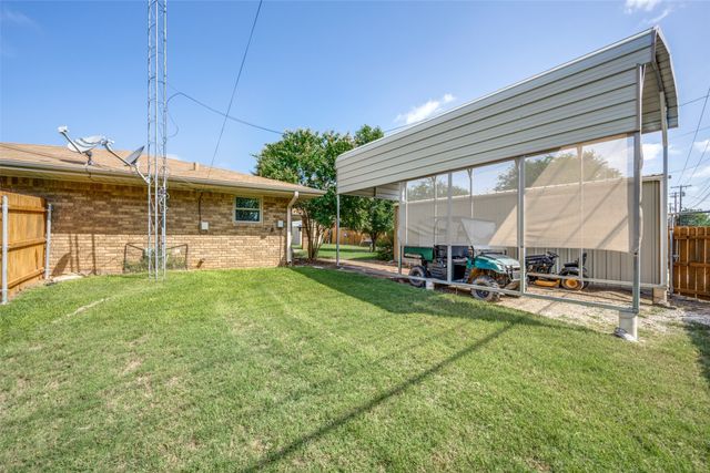 901 E Greenwood Avenue, Bowie, TX 76230