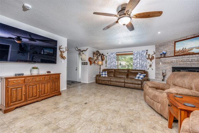 901 E Greenwood Avenue, Bowie, TX 76230